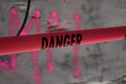 Gefahr beim Wanddurchbruch