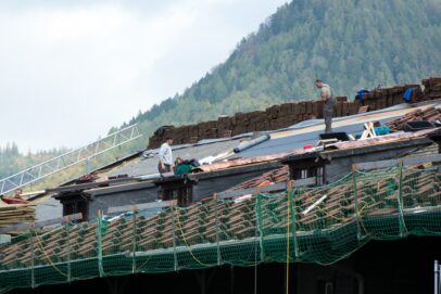 Dach aufstocken um Wohnraum zu schaffen