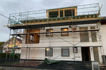 Frontansicht vom Dachausbau Einfamilienhaus in München (Bayern)