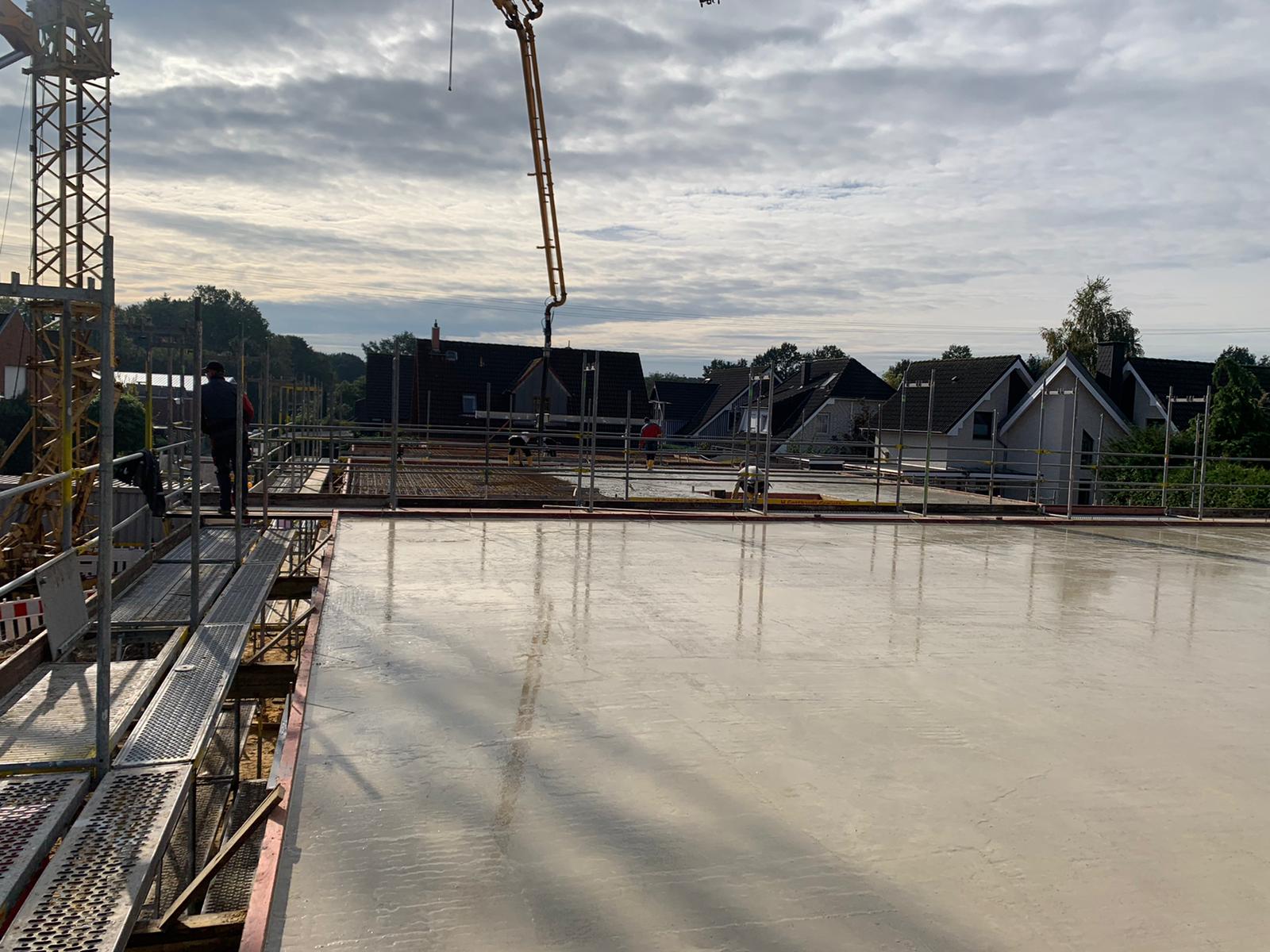 Betonage Erdgeschossdecke beim Neubau von drei Mehrfamilienhäusern in Münster (NRW)