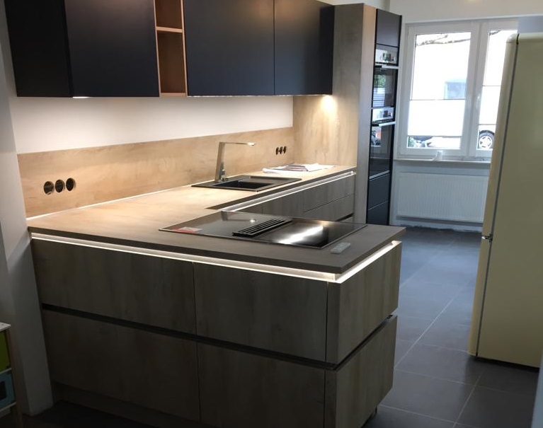 Innenansicht (nach Kücheneinbau) von einem Wanddurchbruches nach Abriss einer nichttragenden Wand in Osnabrück (Niedersachsen)