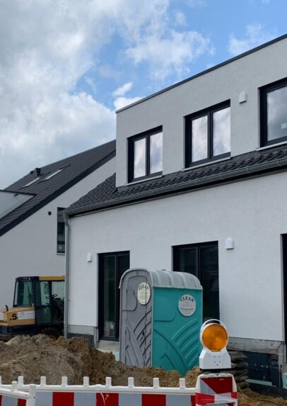Straßenansicht des Neubaus von drei Mehrfamilienhäusern in Münster (NRW)