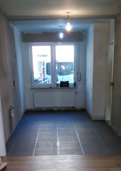 Innenansicht (vor Kücheneinbau) von einem Wanddurchbruches nach Abriss einer nichttragenden Wand in Osnabrück (Niedersachsen)