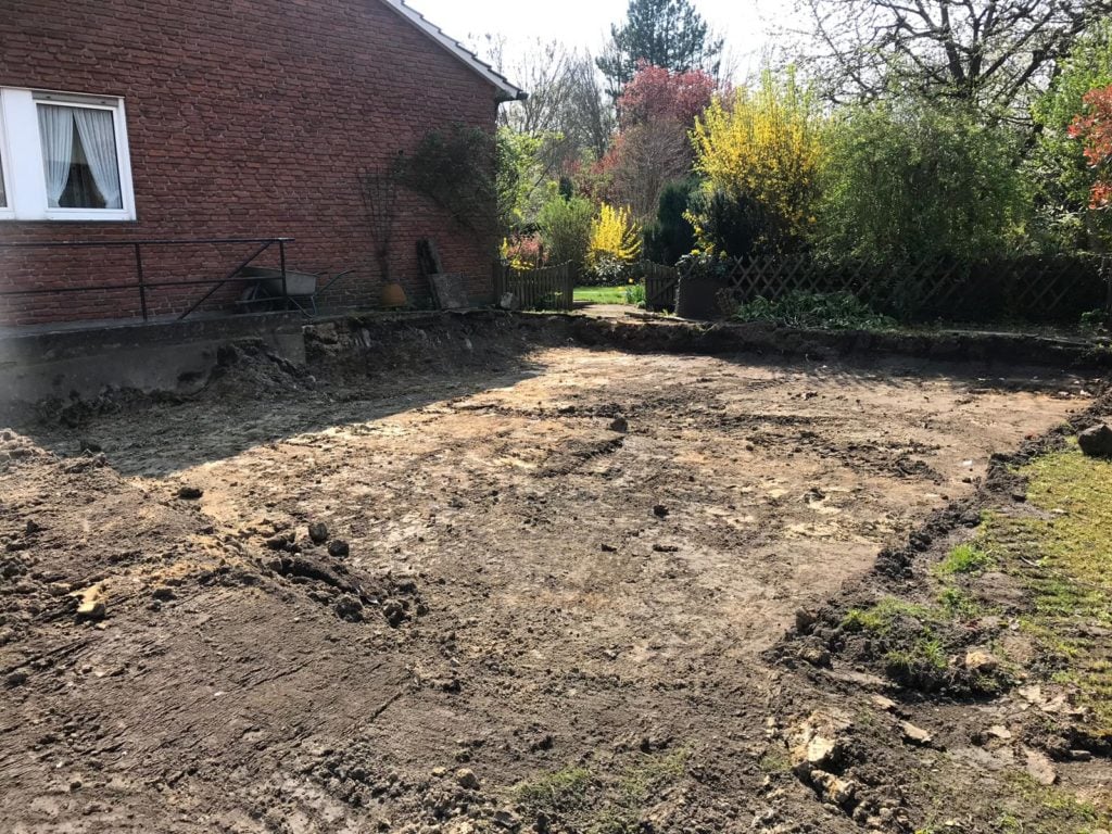Vorbereitung des Baugrunds vor dem Neubau einer Garage in Steinfurt (NRW)