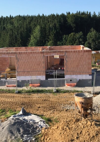 Rohbau Erdgeschoss (Hochlochziegel) in einem Neubau Einfamilienhaus in Augsburg (Bayern)