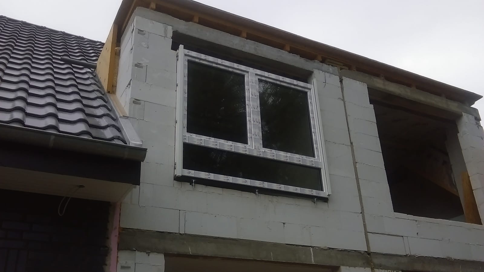 Flachdachgaube eines Neubau Doppelhauses in Greven (NRW)