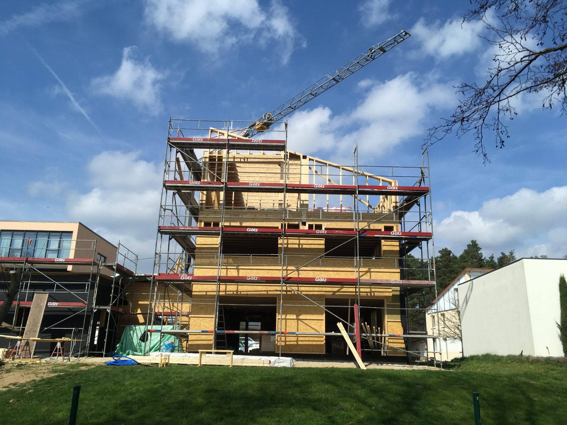 Außenansicht Rohbau (Holzrahmenbauweise) eines Neubau Bürogebäudes in Fürth (Bayern) Außenansicht Rohbau (Holzrahmenbauweise) eines Neubau Bürogebäudes in Fürth (Bayern)