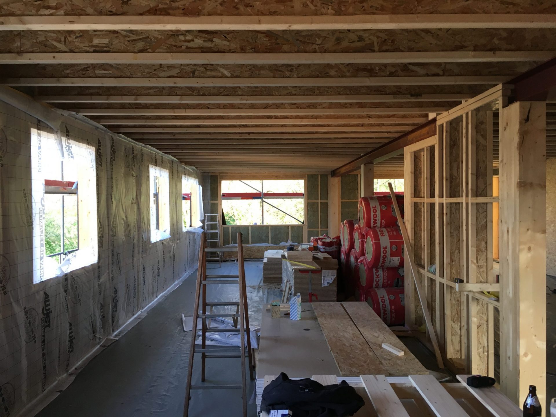 Innenansicht Rohbau (Holzrahmenbau) bei einem Neubau Bürogebäudes in Fürth (Bayern) Innenansicht Rohbau (Holzrahmenbau) bei einem Neubau Bürogebäudes in Fürth (Bayern)