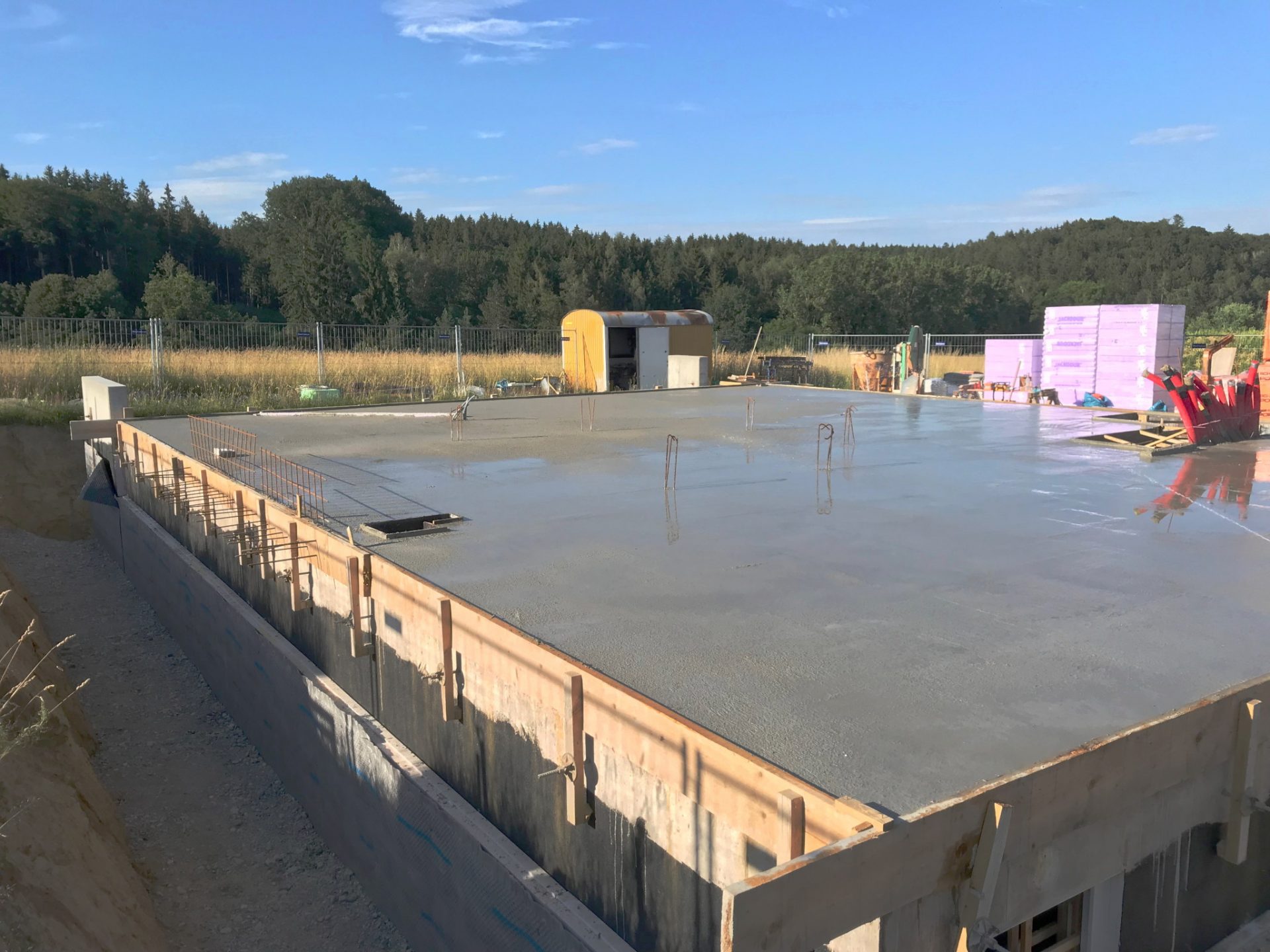 Betonierte Kellerdecke (Ortbetonbauweise) in einem Neubau Einfamilienhaus in Augsburg (Bayern)