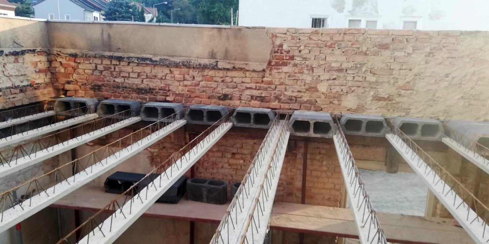 Ansicht Ziegeldeckensystem (vor Verlegung) bei einem Umbau eines Mehrfamilienhauses in Chemnitz (Sachsen)