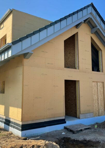 Rohbau von einem Neubau Einfamilienhaus in Fertighaus-Bauweise in Düsseldorf (NRW)